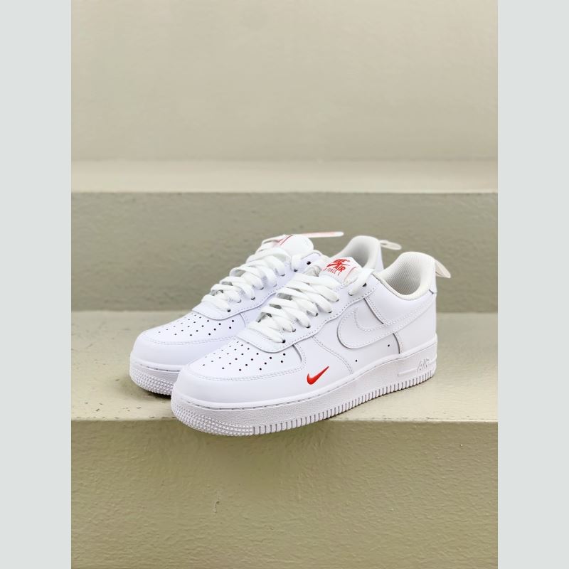 l**is V*t*n sneakers